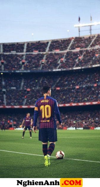 Hình ảnh Messi chuẩn bị sút bóng
